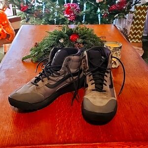 Vans ultrarange shoes